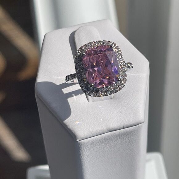 Cluster Faux Diamond Cocktail Ring size 8 Brand New - Picture 7 of 12